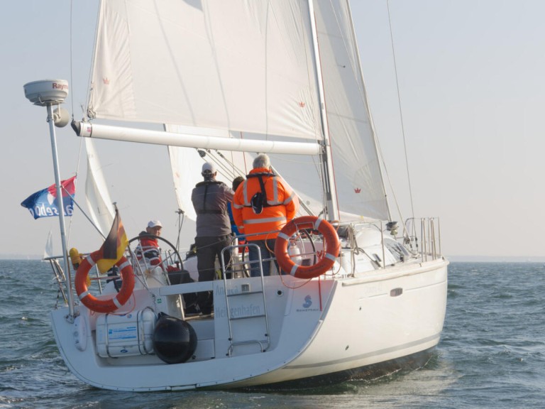 Yacht hire Heiligenhafen cheap Oceanis 43