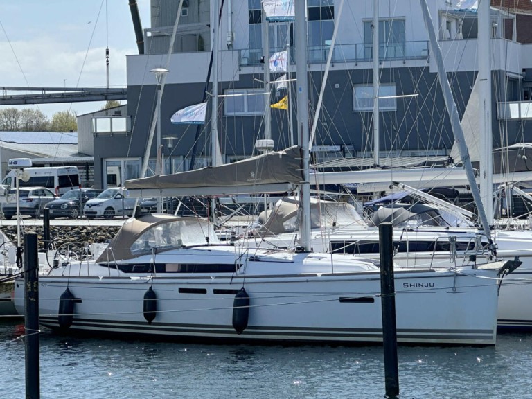 Sailboat hire in Heiligenhafen - Jeanneau Sun Odyssey 409