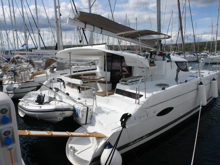 Catamaran hire in Marina Punat - Fountaine Pajot Lipari 41