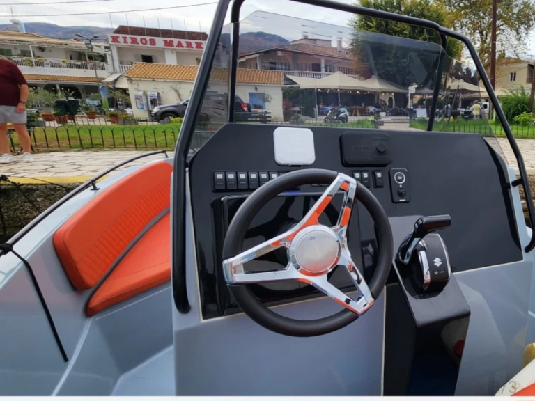 Charter a Nireus CL620 in Corfu on Samboat