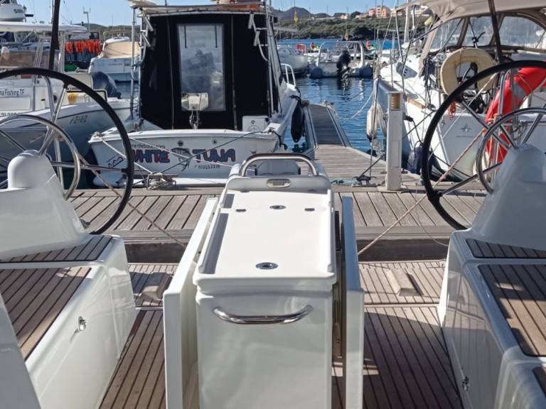 Hire Sailboat with or without skipper Jeanneau Palma de Mallorca