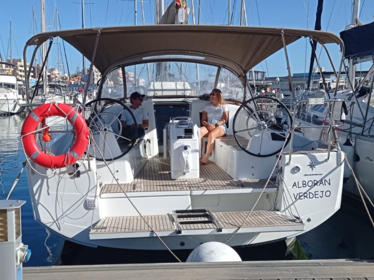 Charter a Jeanneau Sun Odyssey 410 in Palma de Mallorca on Samboat