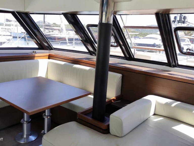 Hire Catamaran Nautitech with a boat licence