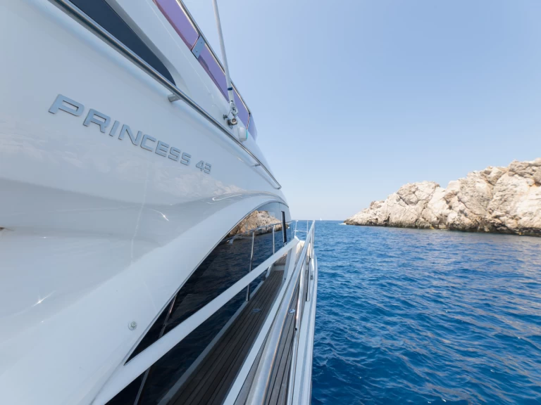 Yacht charter Dubrovnik - Princess Princess F43 on SamBoat