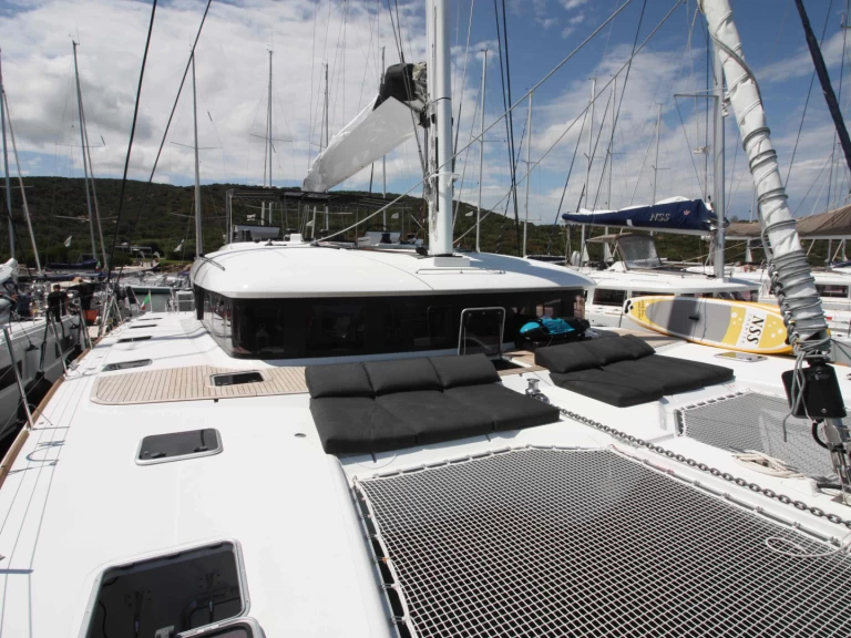 Hire a Lagoon Lagoon 620 Bas du Fort