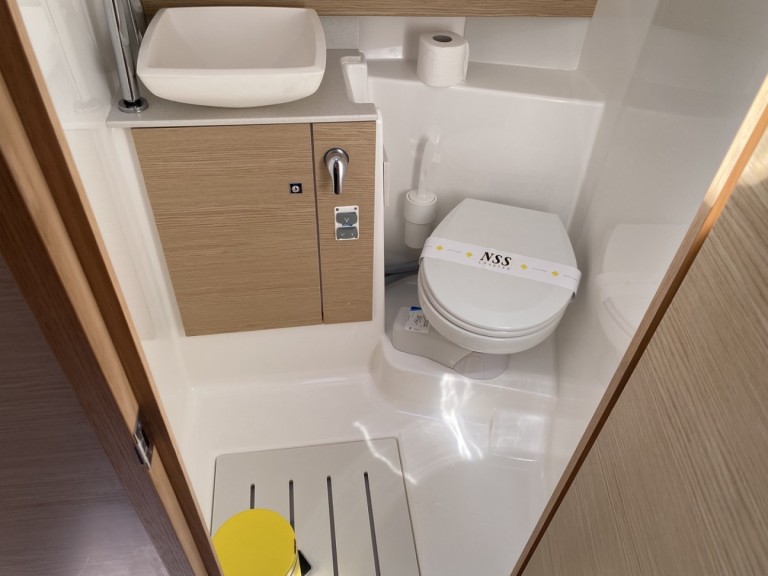 Yacht charter Cugnana Verde - Dufour Dufour 430 Grand Large on SamBoat