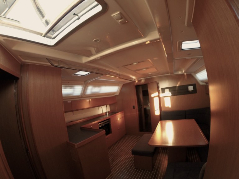 Hire Sailboat Bavaria with a boat licence