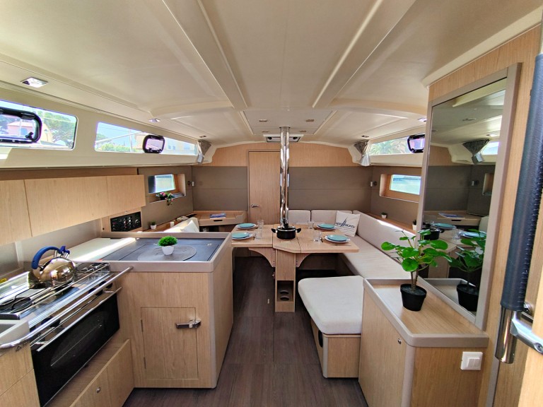 Yacht charter Port Grimaud - Bénéteau Oceanis 41.1 on SamBoat