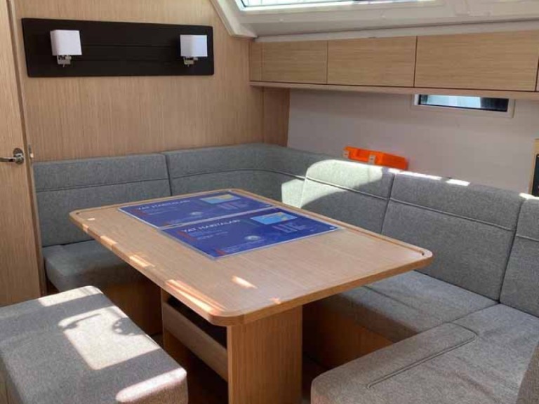 Hire Sailboat Bavaria with a boat licence