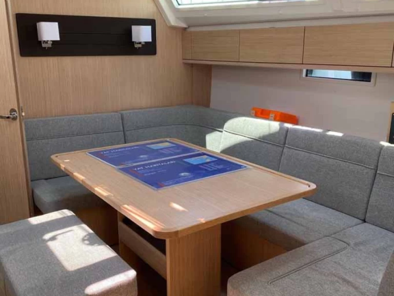 Hire Sailboat Bavaria with a boat licence