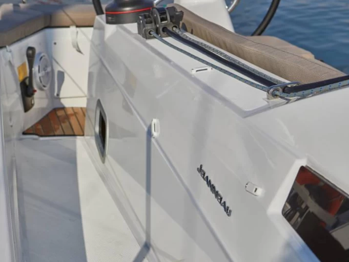 Yacht hire Gouvia cheap Sun Odyssey 410