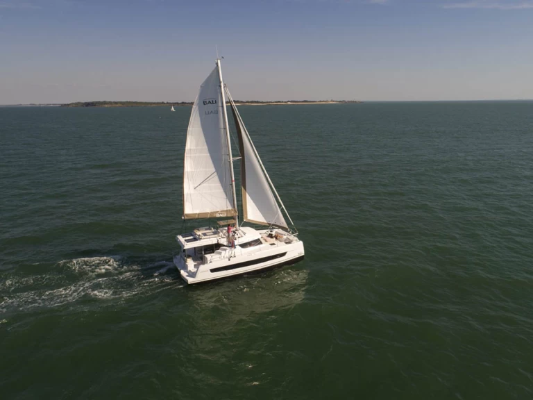 Yacht charter Eden Island - Bali Bali Catspace Voile on SamBoat