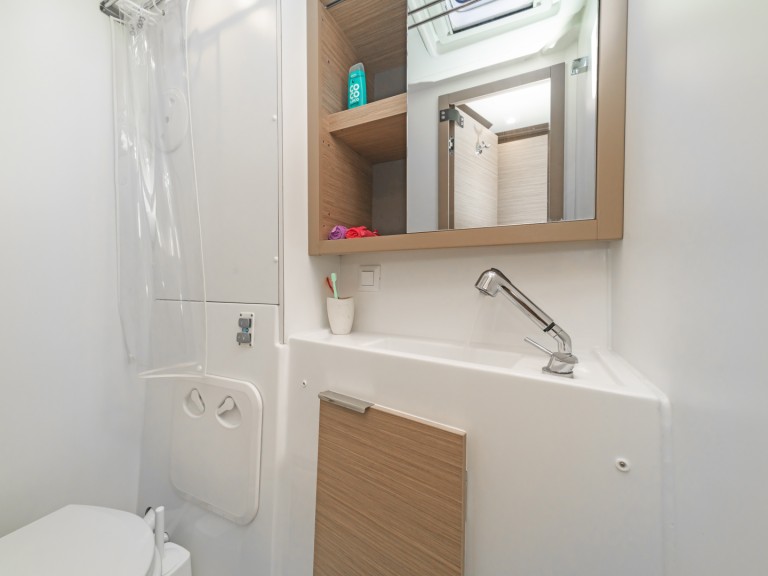 Hire Catamaran Lagoon with a boat licence