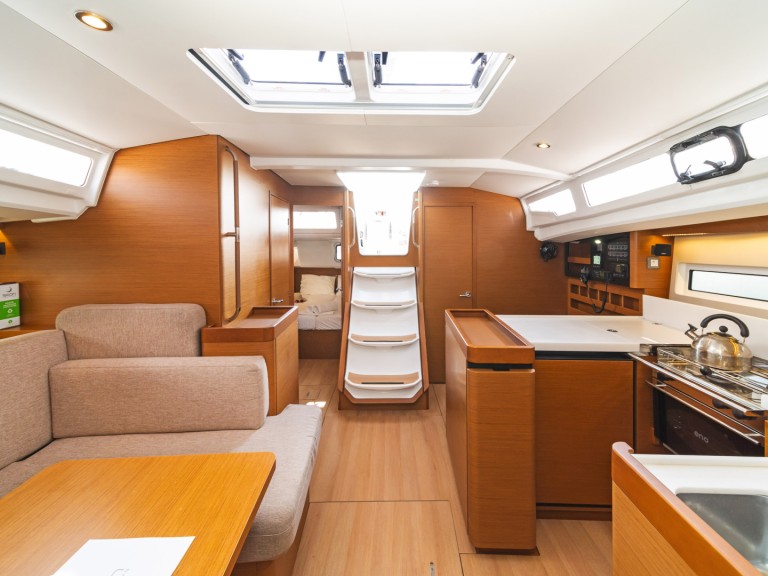 Hire a Jeanneau Sun Odyssey 440 Skiathos