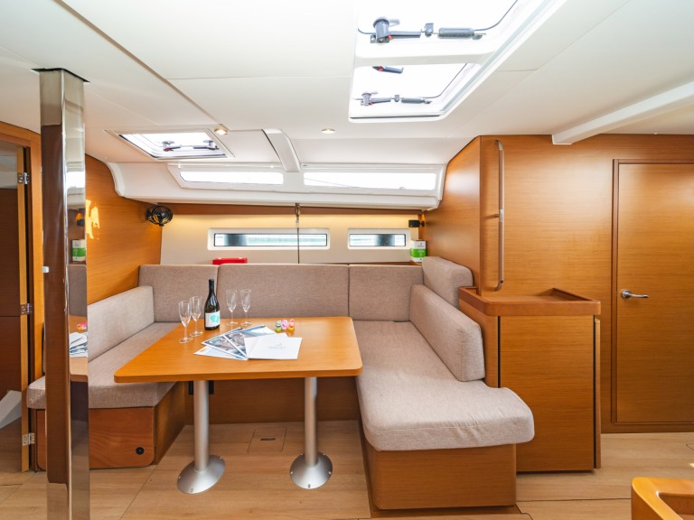 Yacht hire Skiathos cheap Sun Odyssey 440