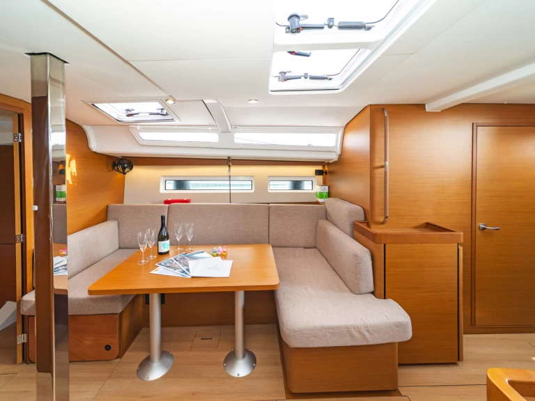 Yacht hire Skiathos cheap Sun Odyssey 440