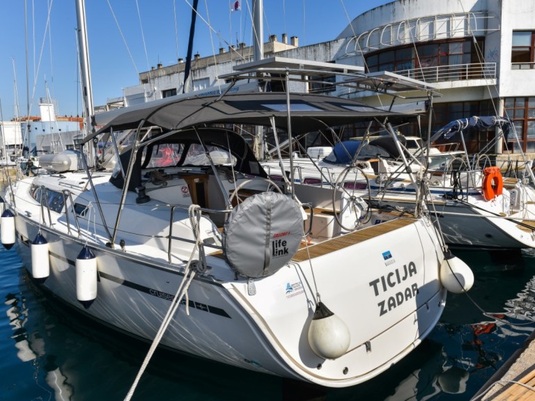 Sailboat hire in Zadar - Bavaria Cruiser 46