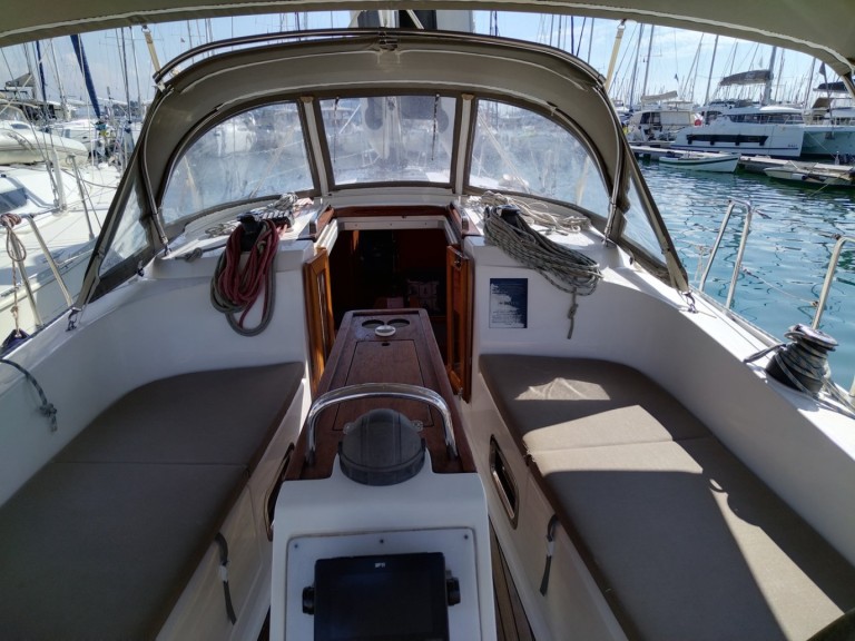 Sailboat to hire Gouvia at the best price
