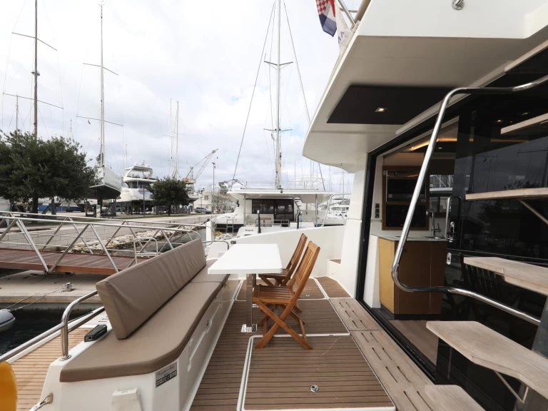 Hire Motorboat with or without skipper Fountaine Pajot Trogir