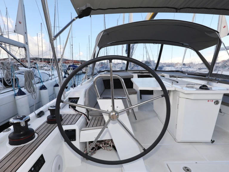 Hire Sailboat Bénéteau with a boat licence