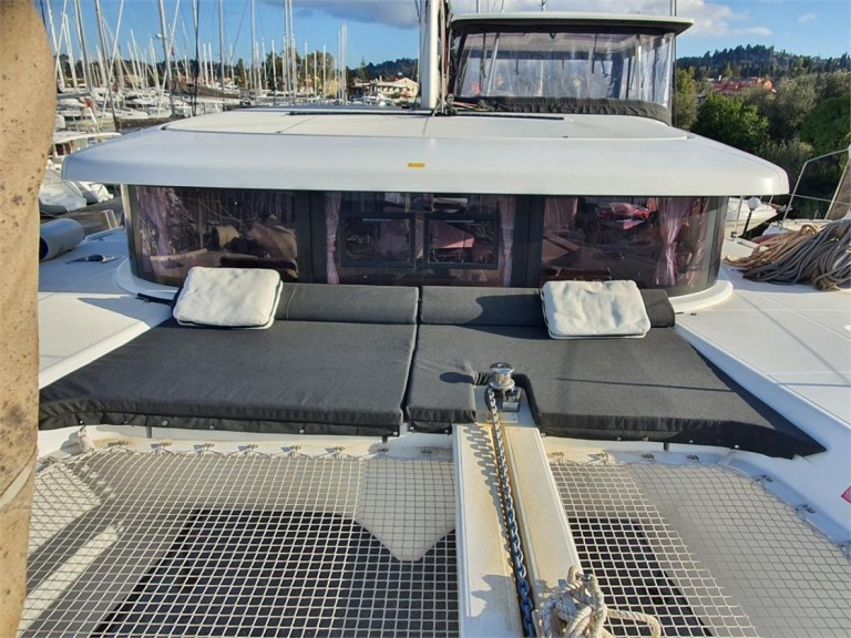 Charter a Lagoon Lagoon 42 in Gouvia on Samboat