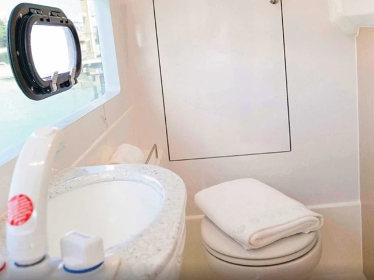 Motorboat hire in Le Marin - Aquila Aquila 36