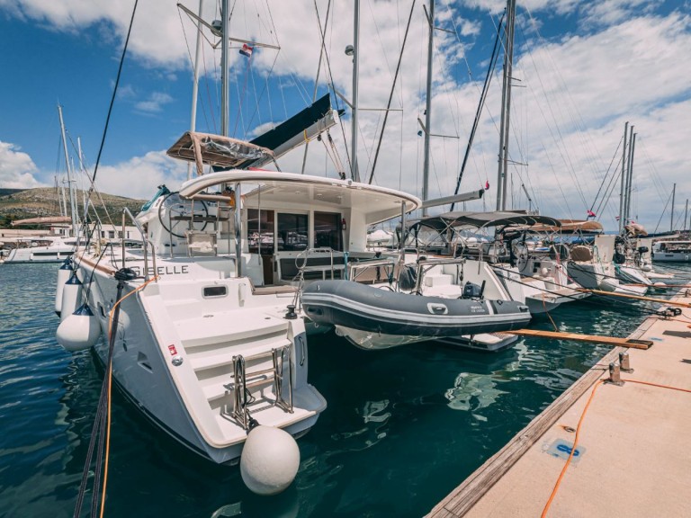 Yacht charter Seget Donji - Lagoon Lagoon 400 S2 on SamBoat