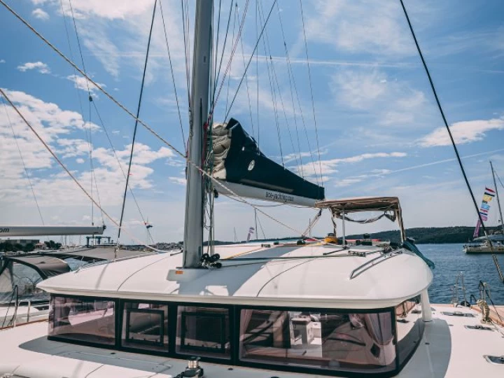 Catamaran hire in Seget Donji - Lagoon Lagoon 400 S2