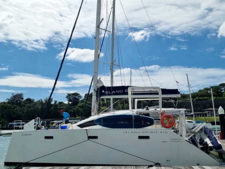 Hire Catamaran Island Spirit Yachts with a boat licence