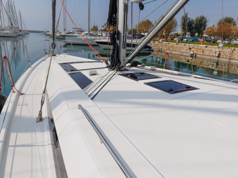Charter a Bénéteau Oceanis 46.1 in Alimos on Samboat