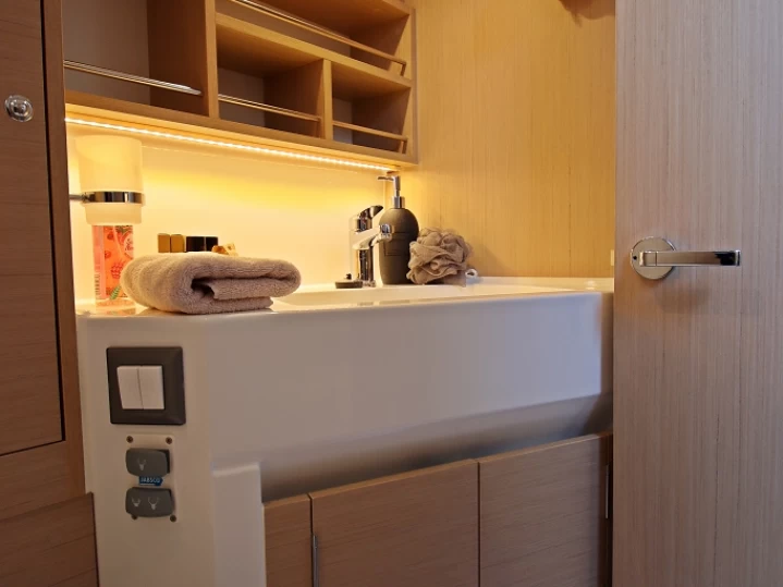 Sailboat hire in Rogoznica - Bénéteau Oceanis 34.1