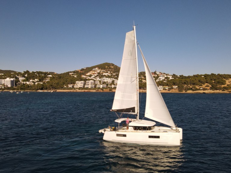 Yacht hire Ibiza Town cheap Lagoon 40