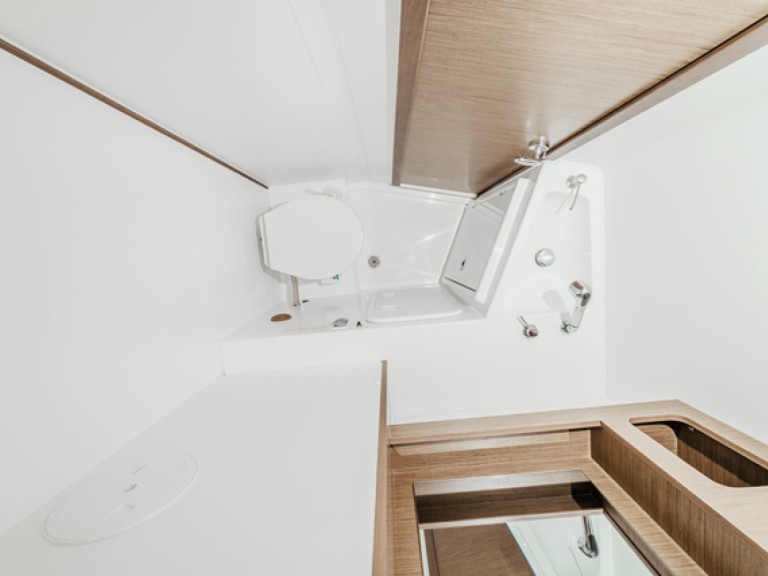 Hire Catamaran Lagoon with a boat licence