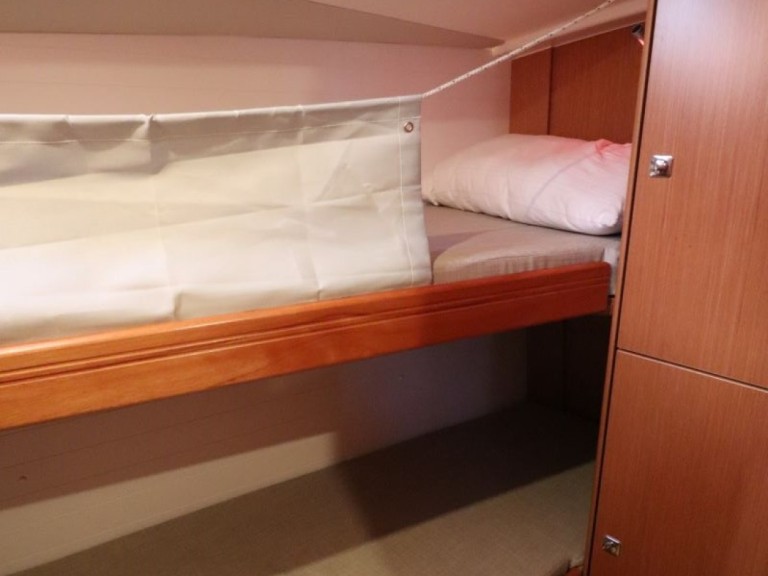 Sailboat hire in Castellammare di Stabia - Bavaria Cruiser 51