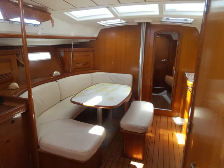 Yacht hire Split cheap Oceanis 393 Clipper
