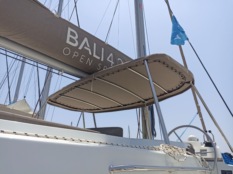 Catamaran to hire Alimos at the best price