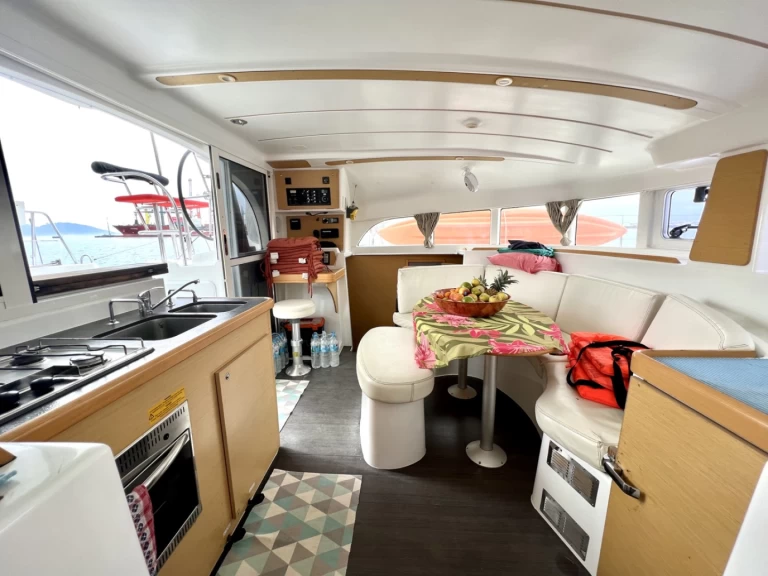 Hire a Lagoon Lagoon 380 S2 Papeete