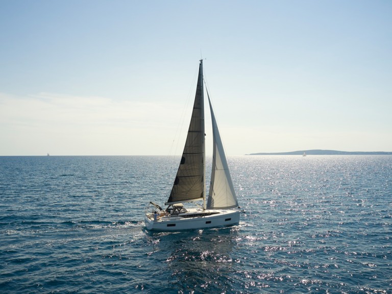 Yacht hire Palma de Mallorca cheap Bavaria C38