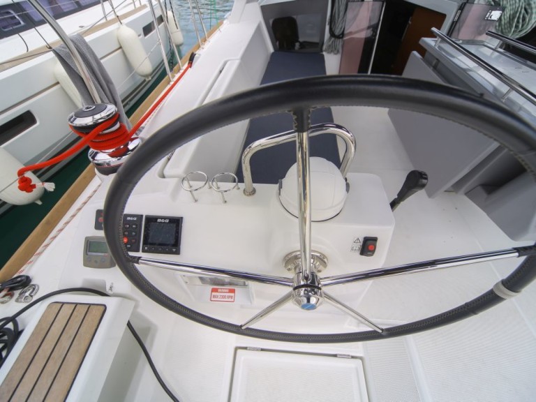 Hire a Bénéteau Oceanis 45 Saint George's