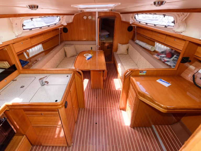 Hire Sailboat Bavaria with a boat licence