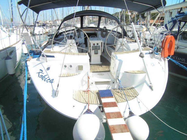 Charter a Bavaria Bavaria 49 in Trogir on Samboat