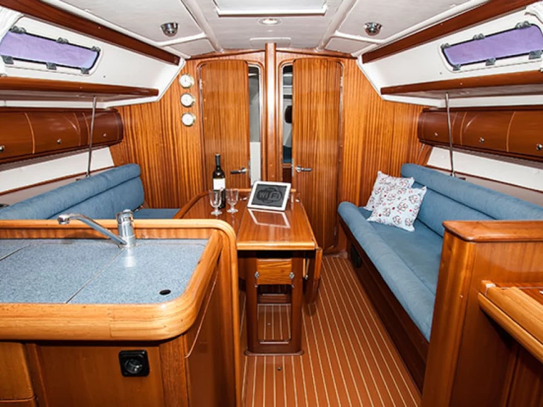 Hire Sailboat Bavaria with a boat licence