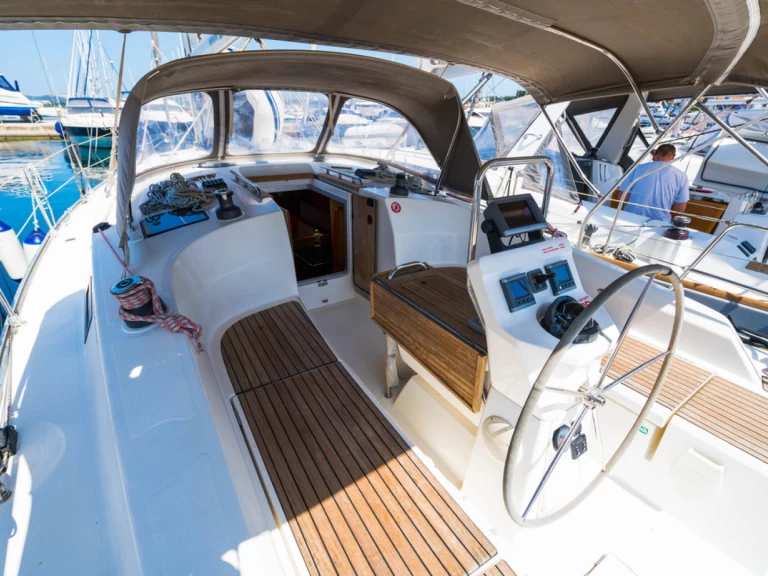 Hire a Bavaria Cruiser 36 Biograd na Moru
