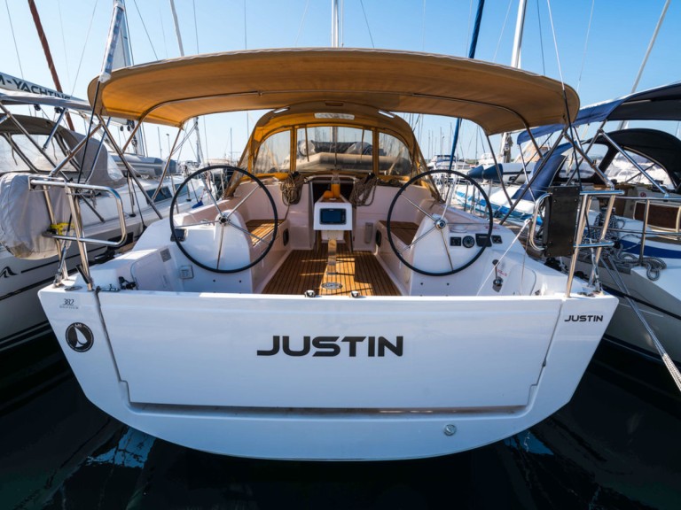 Charter a Dufour Dufour 382 Grand Large in Biograd na Moru on Samboat