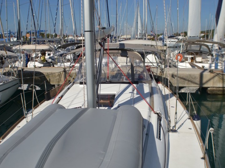 Sailboat to hire Sukošan at the best price