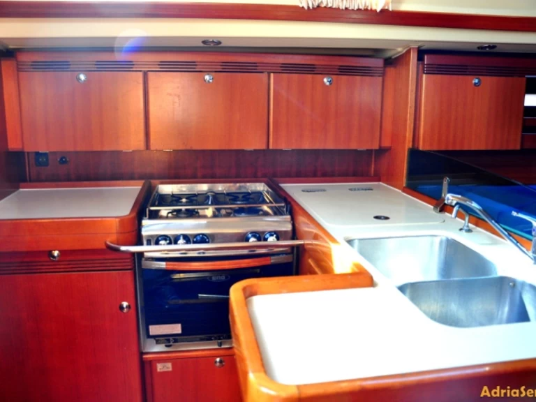 Sailboat to hire Izola at the best price