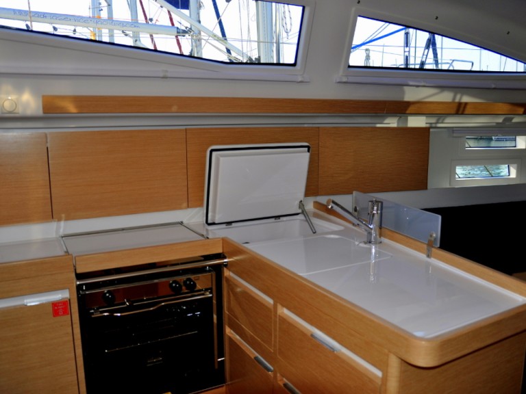 Yacht charter Izola - Elan Elan 354 Impression on SamBoat