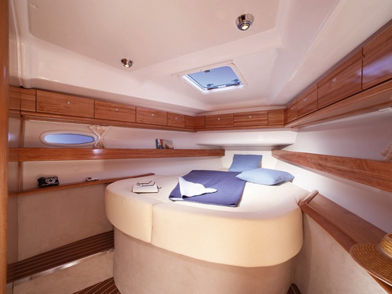 Yacht charter Anzio - Bavaria Cruiser 46 on SamBoat