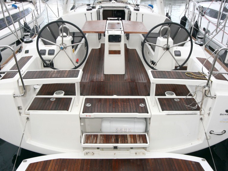 Yacht charter Pula - Bénéteau Oceanis 38 on SamBoat