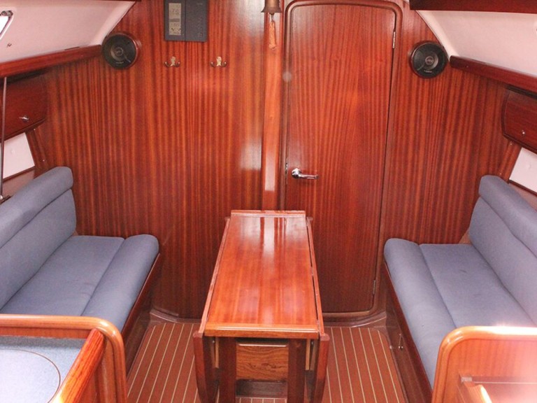 Hire Sailboat Bavaria with a boat licence